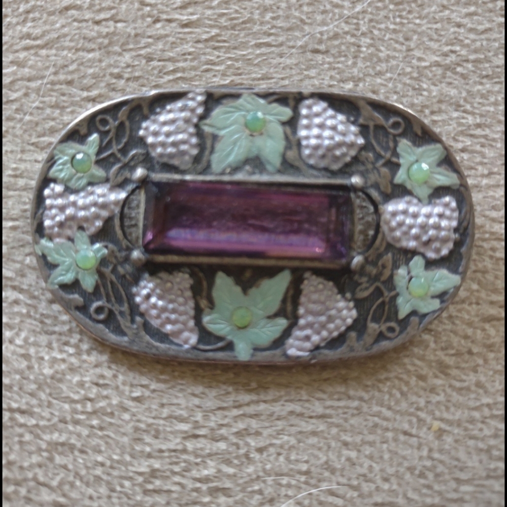 Vintage brooch/pin.
